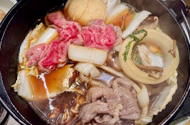 宮迫博之プロデュース「焼肉 牛宮城」ですき焼きを食べてきた　料理は満足、だけど…!?